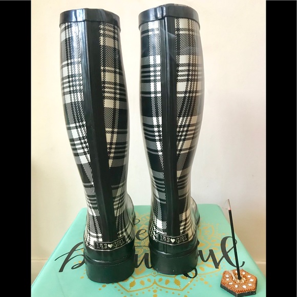 Plaid Rain Boots - Picture 3 of 4